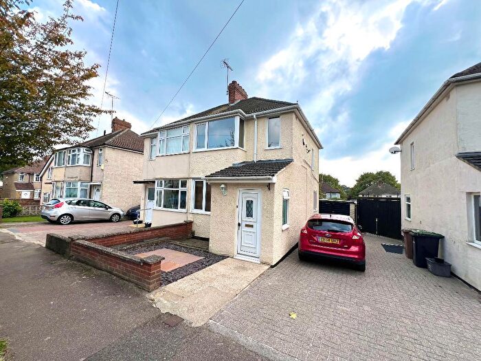 2 Bedroom Semi-Detached House For Sale In Third Avenue, Sundon Park, Luton, Bedfordshire, LU3