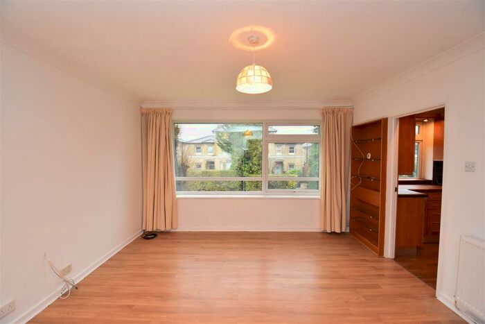 2 Bedroom Maisonette To Rent In Park Road, Redhill, RH1