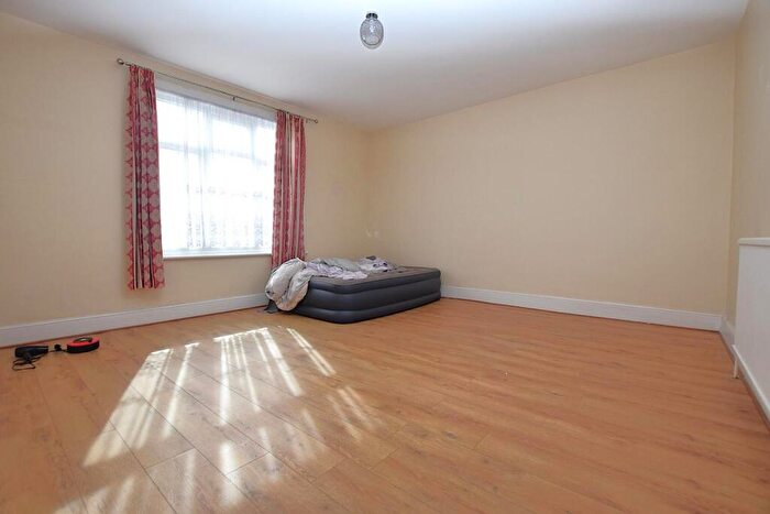 1 Bedroom Flat To Rent In High Road, Romford, RM6