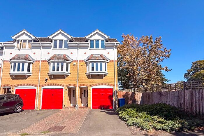 3 Bedroom Town House To Rent In Wraysbury, Berkshire, TW19