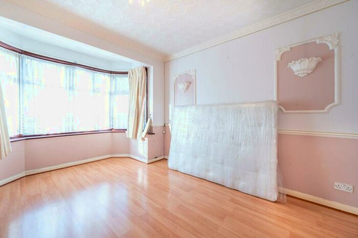5 Bedroom Semi-Detached House To Rent In Barking, Barking, IG11