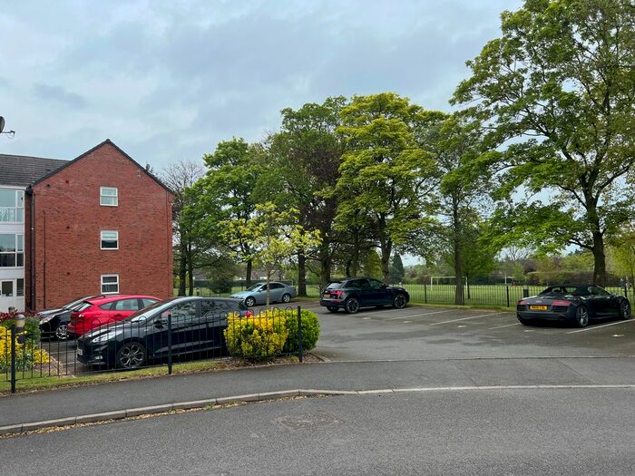 2 Bedroom Flat To Rent In Trafalgar Way, Lichfield, WS14