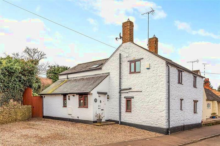 4 Bedroom Detached House For Sale In Wales Street, Kings Sutton, Banbury, OX17