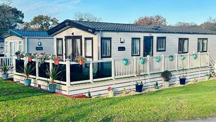 2 Bedroom Park Home For Sale In Sway Road, New Milton, Hampshire, BH25