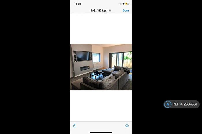 3 Bedroom Maisonette To Rent In Caswell Bay, Swansea, SA3