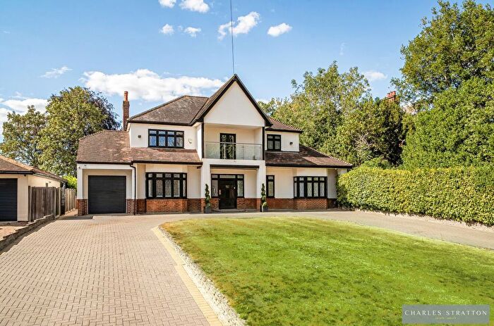 4 Bedroom Detached House For Sale In Parkway, Gidea Park, RM2