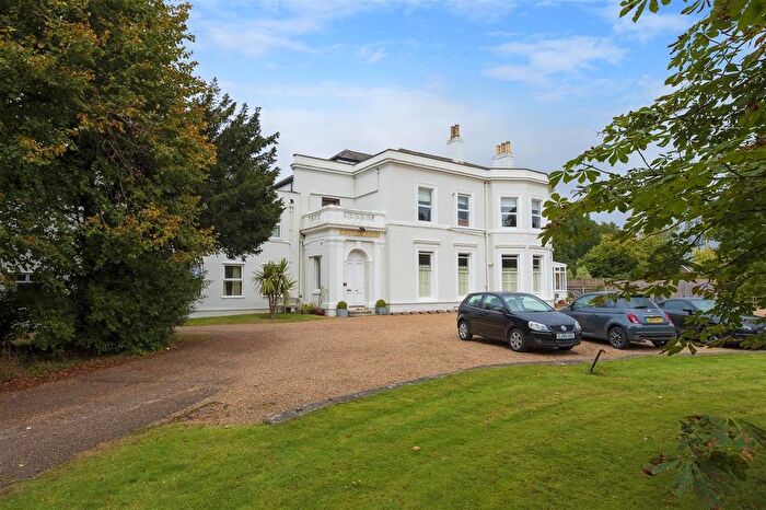 1 Bedroom Flat For Sale In Flat B, Courtenay House, London Road, Dunkirk, ME13