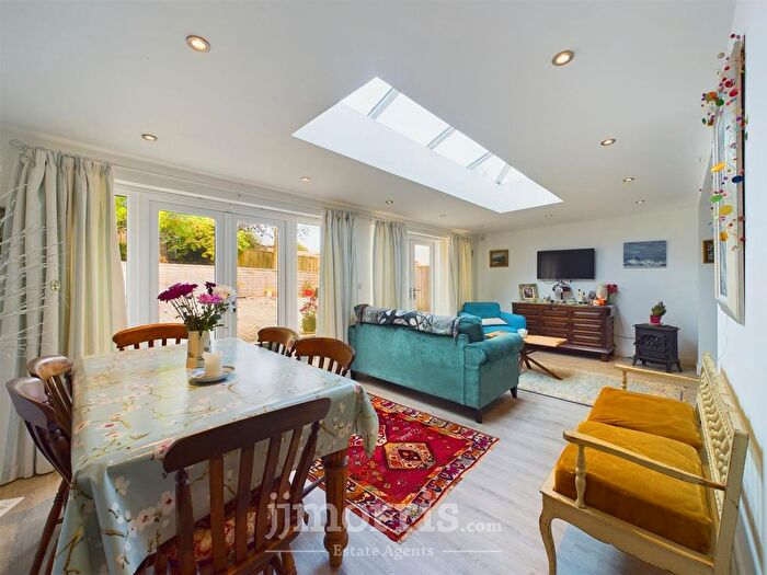 4 Bedroom Detached House For Sale In Uzmaston Road, Haverfordwest, SA61