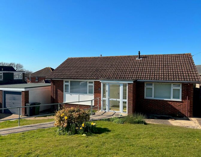 2 Bedroom Bungalow To Rent In Powell Close, Newport, PO30