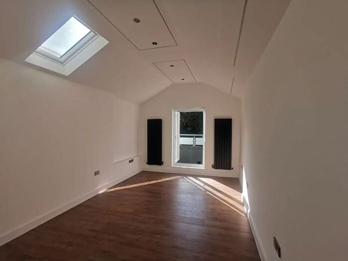 Studio To Rent In Scarborough Road, London, N4