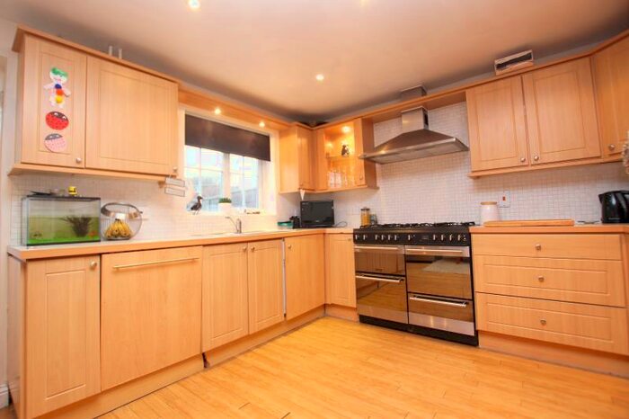 3 Bedroom Town House To Rent In Rothbart Way, Hampton Hargate, Peterborough, PE7