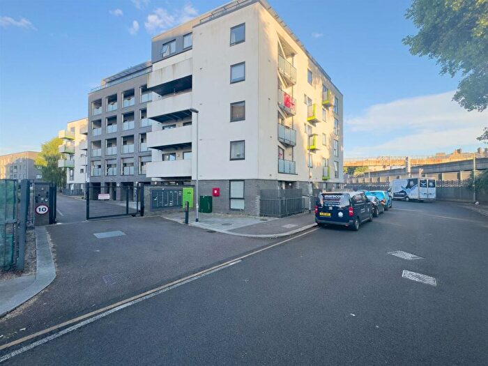 2 Bedroom Flat To Rent In Prioress House, Barking, IG11