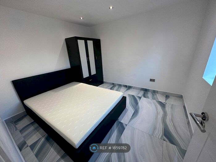 1 Bedroom Flat To Rent In Parkfield Road, Feltham, TW13