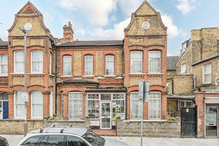 6 Bedroom Semi-Detached House For Sale In Dafforne Road, Tooting, SW17
