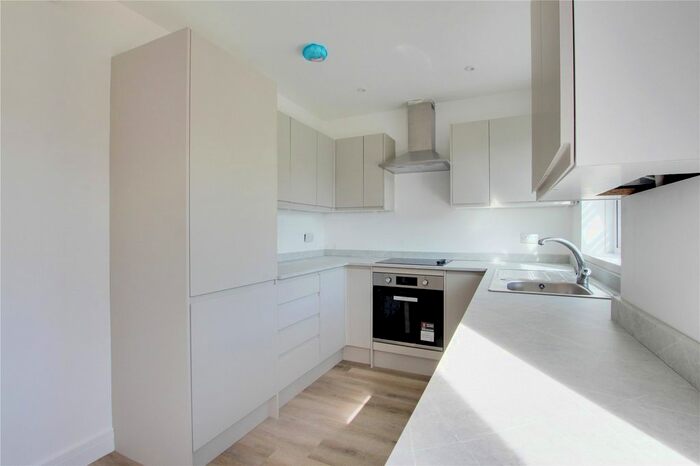 3 Bedroom Detached House To Rent In Pilgrims Close, Worthing, West Sussex, BN14