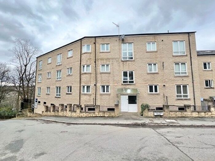 2 Bedroom Property To Rent In Caddy Field Court, Halifax, HX3