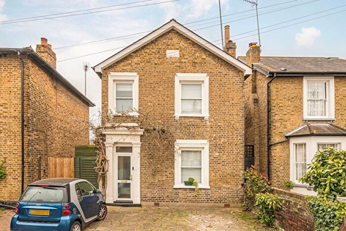 3 Bedroom Detached House For Sale In Knights Park, Kingston Upon Thames, KT1