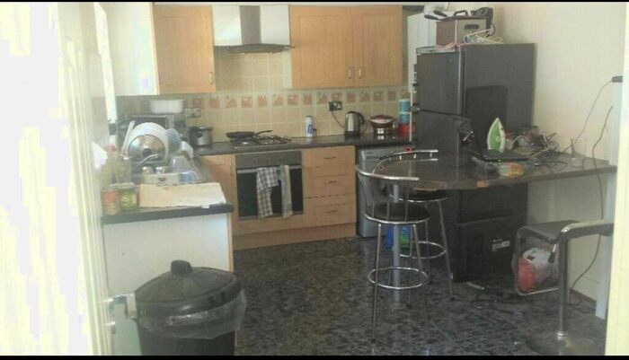 4 Bedroom Flat To Rent In Elfrida Close, Woodford Green IG8