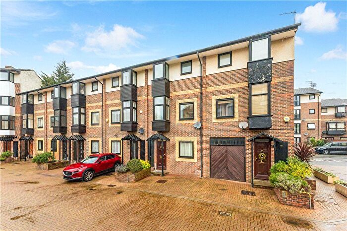 3 Bedroom Terraced House To Rent In Barnfield Place, London, E14