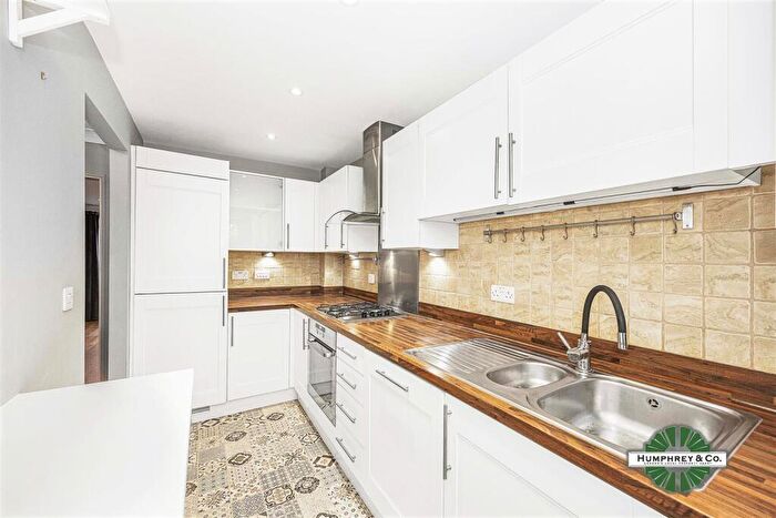 3 Bedroom House To Rent In Cochrane Drive, Dartford, DA1