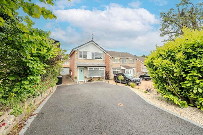 3 Bedroom Detached House For Sale In Kirklees Croft, Farsley, Leeds, West Yorkshire, LS28