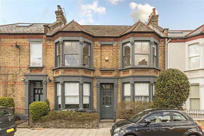 3 Bedroom Flat To Rent In Avignon Road, Brockley, SE4