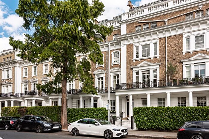 3 Bedroom Flat For Sale In Onslow Square, London, SW7