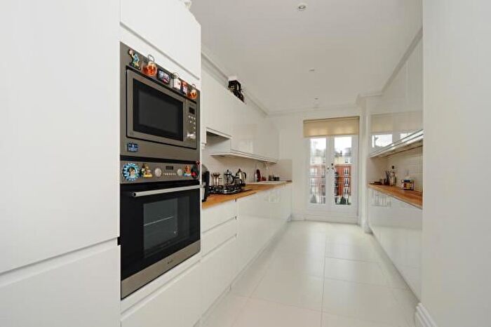 2 Bedroom Flat To Rent In Clevedon Road, Twickenham, TW1
