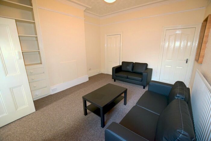4 Bedroom Terraced House To Rent In Club Garden Road, Sheffield, South Yorkshire, S11