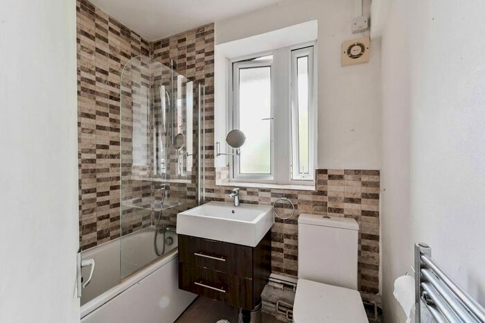 2 Bedroom Flat To Rent In Lloyd House, Stoke Newington Church Street, Stoke Newington, London, N16