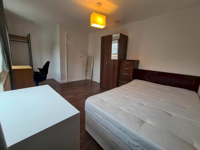 3 Bedroom Property To Rent In Leather Lane, London, EC1N