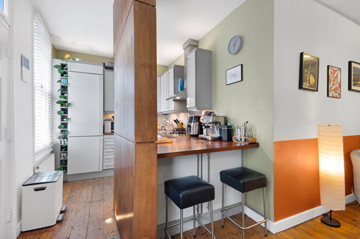1 Bedroom Maisonette For Sale In Dalkeith Road, London, SE21