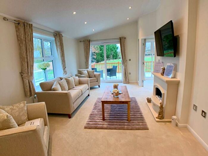 2 Bedroom Park Home For Sale In Ryther Road, Ulleskelf Tadcaster, LS24