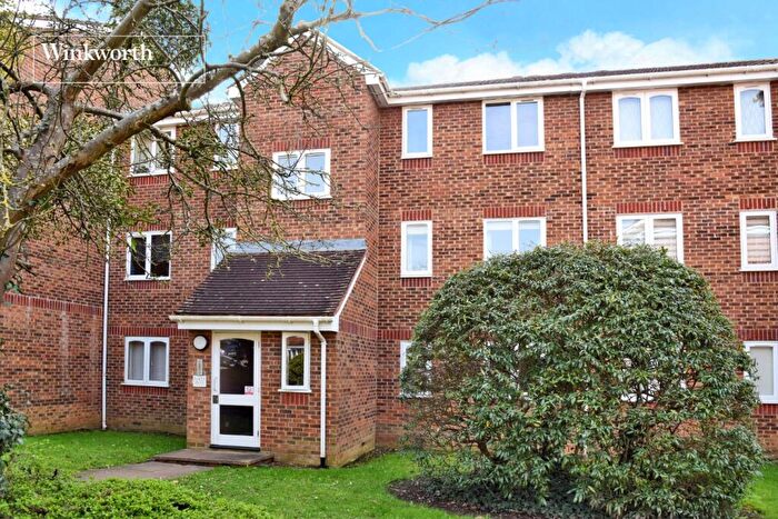 1 Bedroom Apartment For Sale In Percy Gardens, Worcester Park, KT4