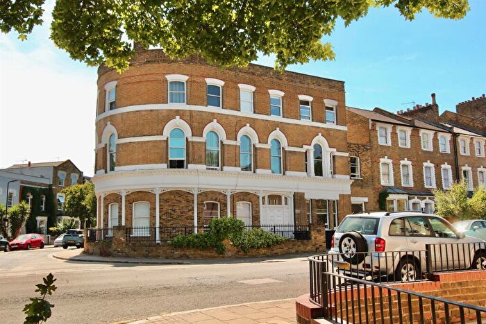 3 Bedroom Flat To Rent In Amhurst Road, N16