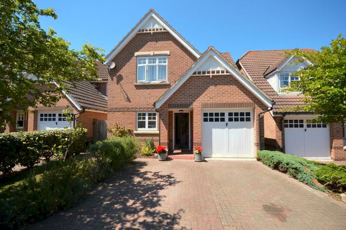 3 Bedroom Detached House To Rent In Paddock Gardens, Lymington, Hampshire, SO41