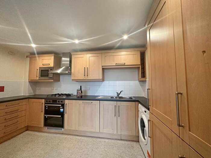 2 Bedroom Flat To Rent In Coombe Road, Brighton, BN2