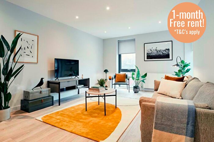 3 Bedroom Flat To Rent In Solasta Riverside, Clyde Place, Glasgow, G5