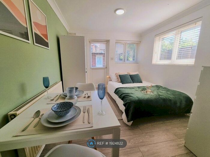 Studio To Rent In Second Avenue, London, E17