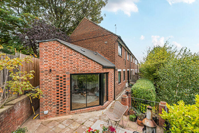 3 Bedroom End Of Terrace House For Sale In Humber Road, London, SE3