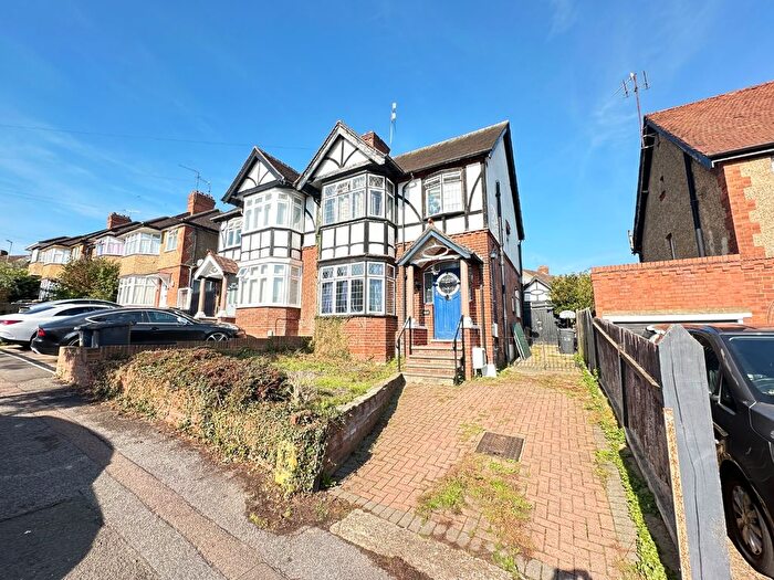 3 Bedroom Semi-Detached House To Rent In Cutenhoe Road, Luton, Bedfordshire, LU1