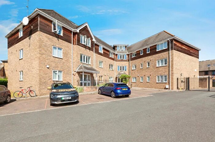 2 Bedroom Apartment For Sale In Osborne Street, Slough, SL1