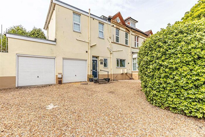 2 Bedroom Flat For Sale In Garden Flat, Stourwood Avenue, Southbourne, BH6