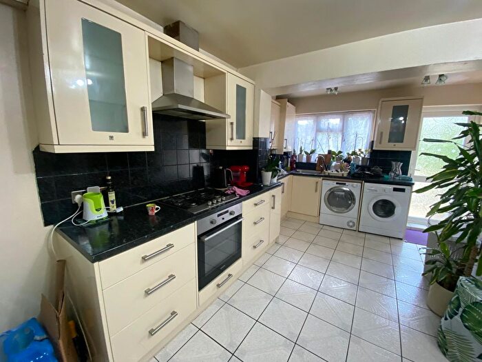 4 Bedroom Semi-Detached House To Rent In Waye Ave, Hounslow, TW5