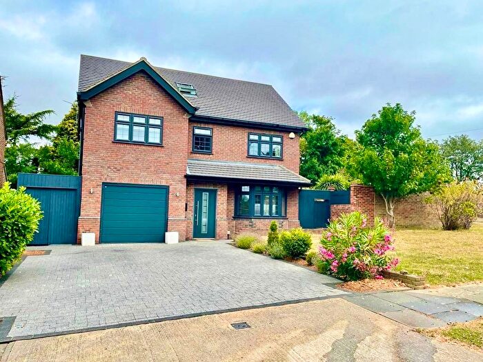 4 Bedroom Detached House For Sale In Priory Road, Romford, RM3