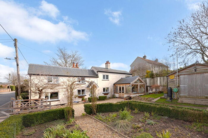 3 Bedroom Detached House For Sale In High Street, Worton, Wiltshire, SN10