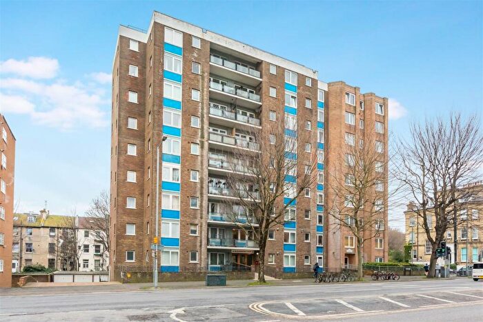 Flat To Rent In The Drive, Hove, BN3