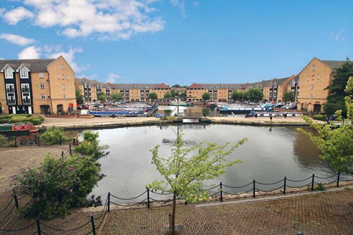 2 Bedroom Apartment To Rent In Marina Views - Minute Walk To Train Station, HP3