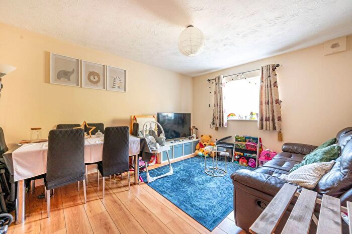 2 Bedroom Flat For Sale In Liberty Court, Barking, IG11