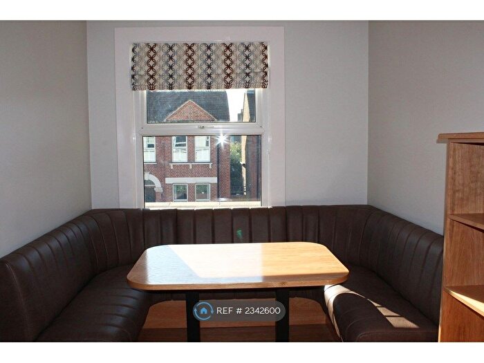 4 Bedroom Flat To Rent In Hawks Road, Kingston Upon Thames, KT1